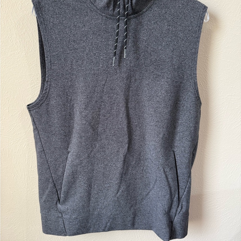 Men’s Medium Activewear Gray Sleeveless Sweatshirt with hood - like new